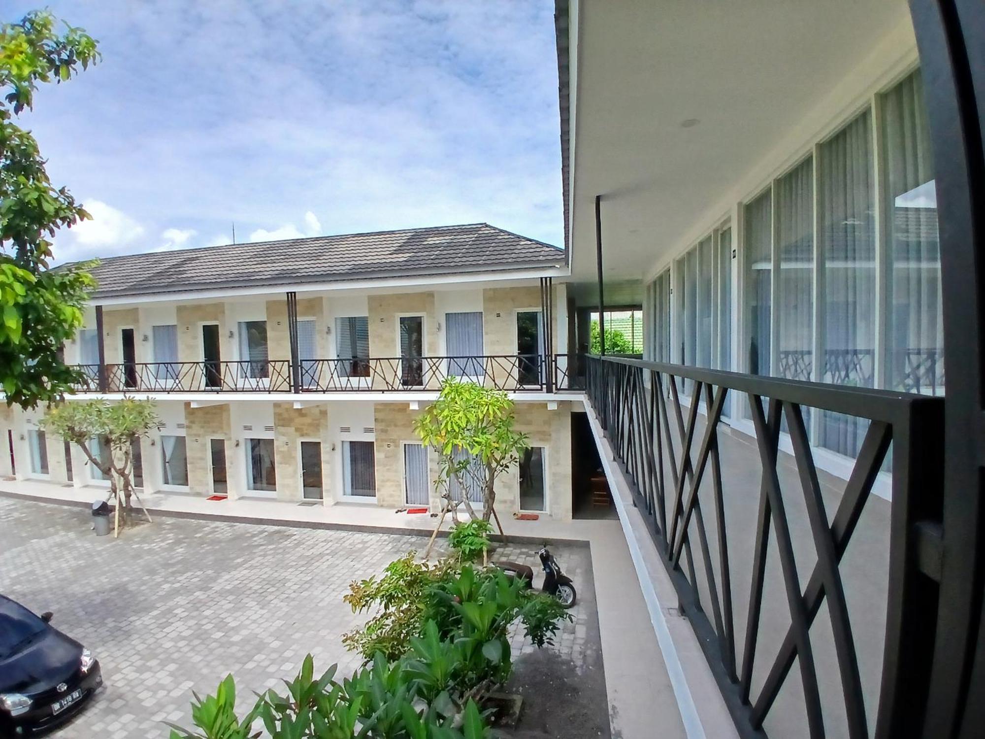 Zavana Rooms & Restaurant Tanjungkarang Exterior foto