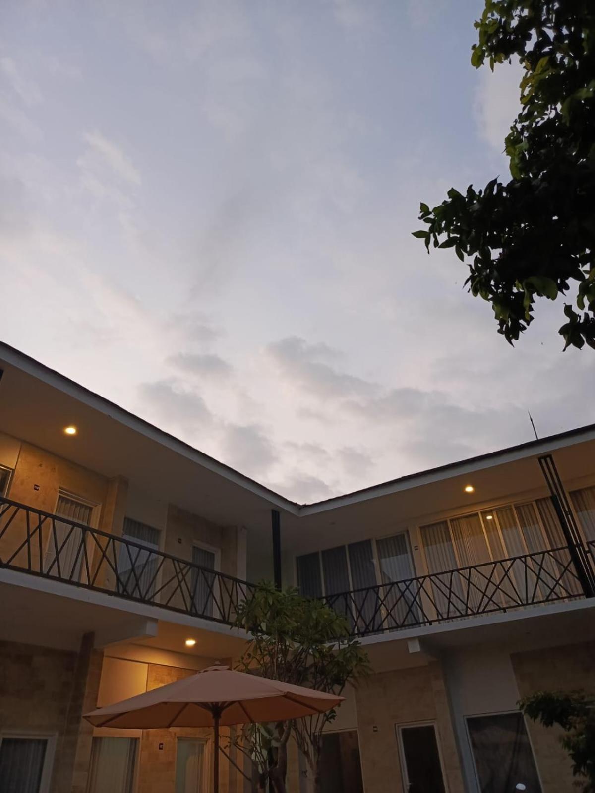 Zavana Rooms & Restaurant Tanjungkarang Exterior foto