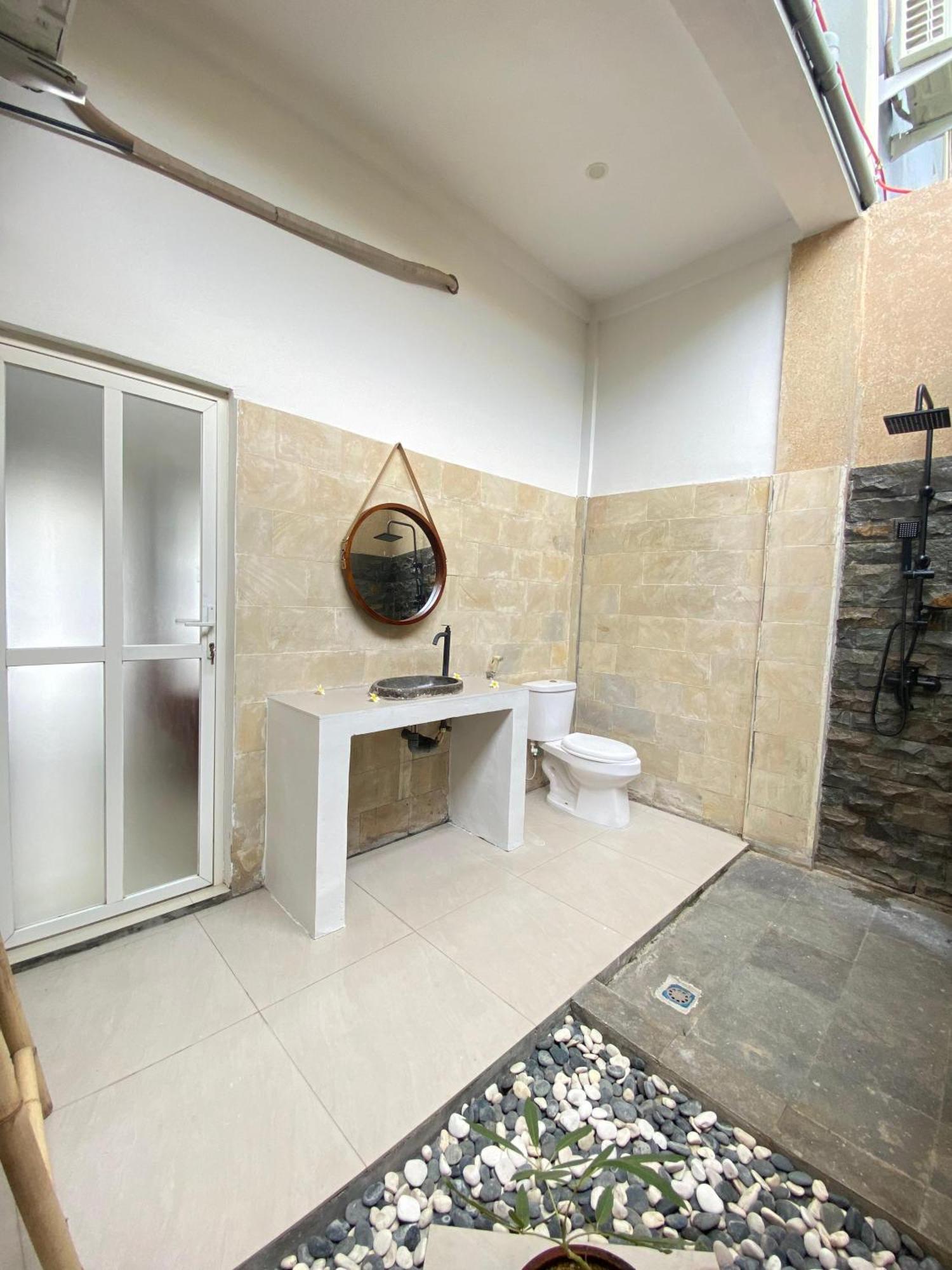 Zavana Rooms & Restaurant Tanjungkarang Exterior foto
